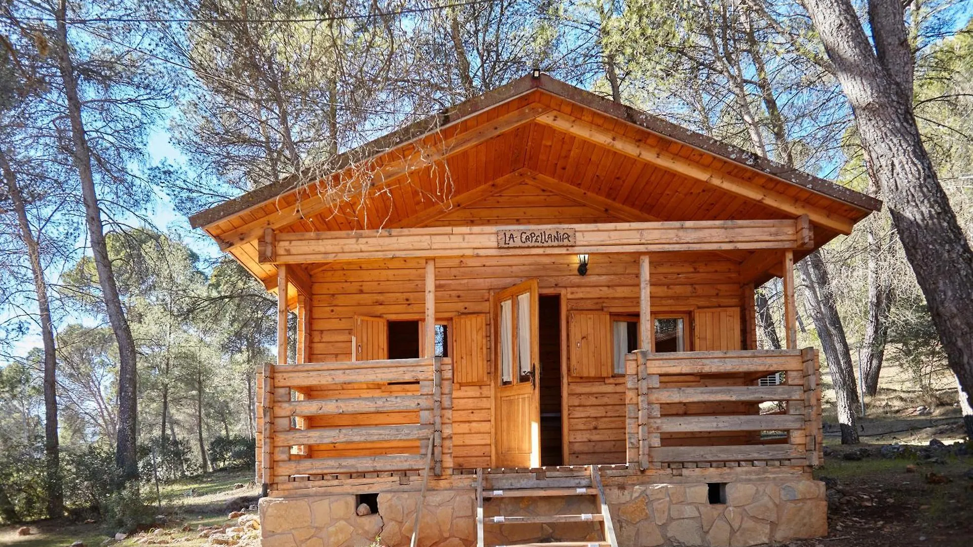 Camping Montillana Con Bungalows Hornos Spain