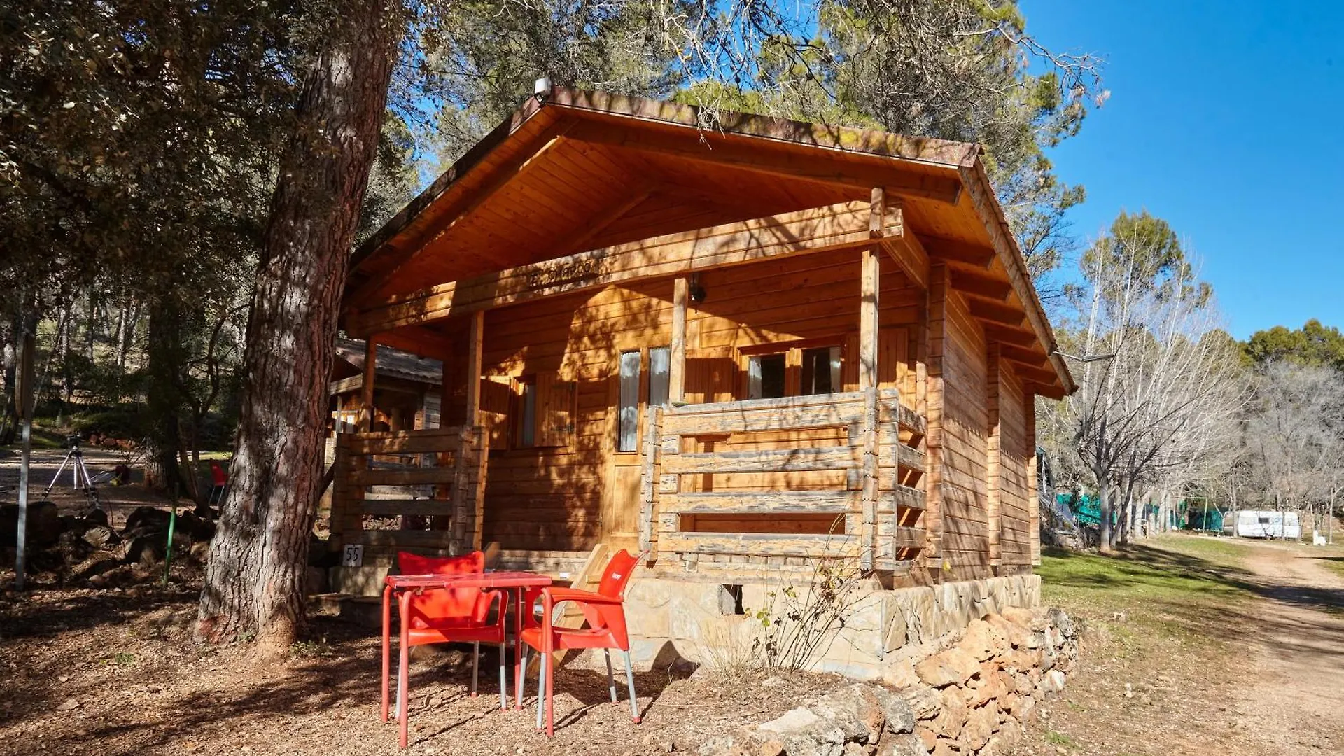 Camping Montillana Con Bungalows Hornos