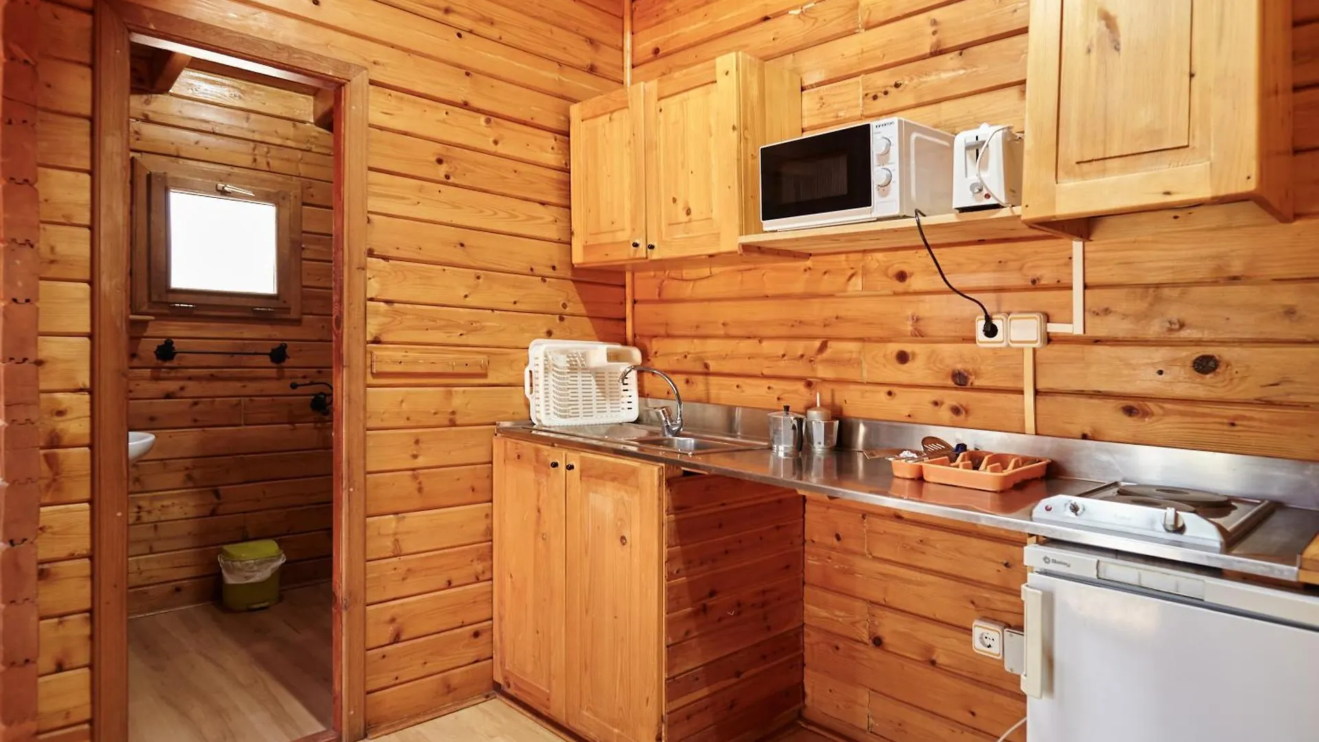 Camping Montillana Con Bungalows Hornos Spain