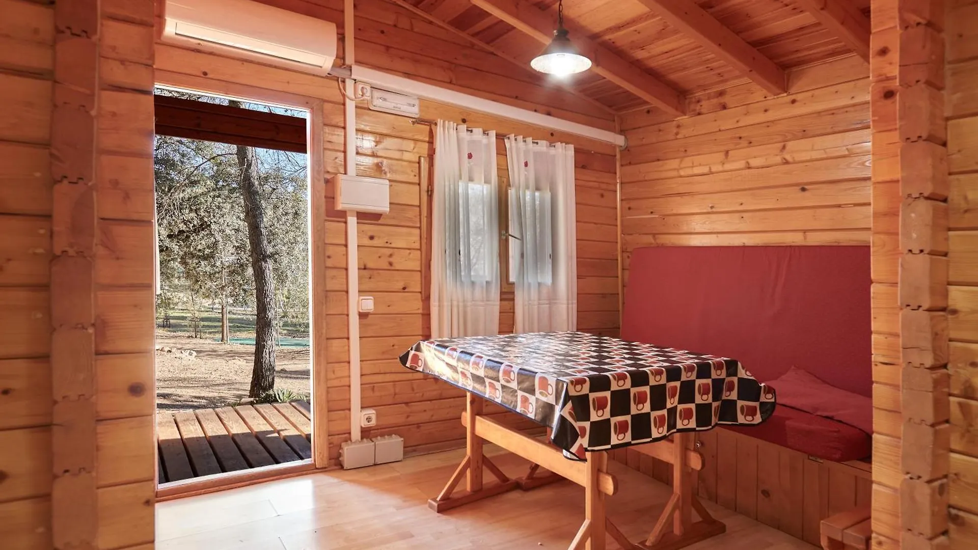 Camping Montillana Con Bungalows Hornos Campsite