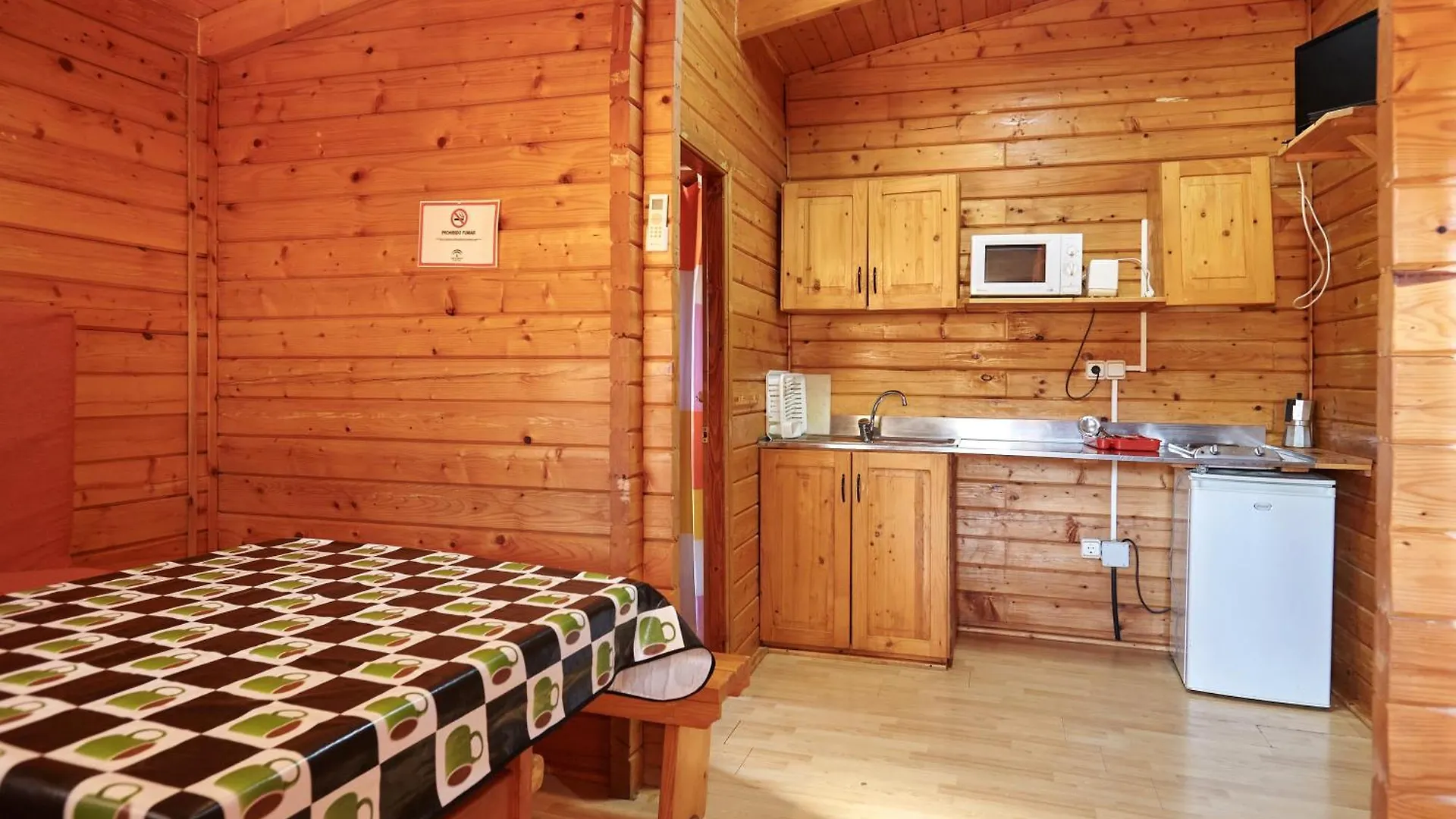 Camping Montillana Con Bungalows Hornos Spain