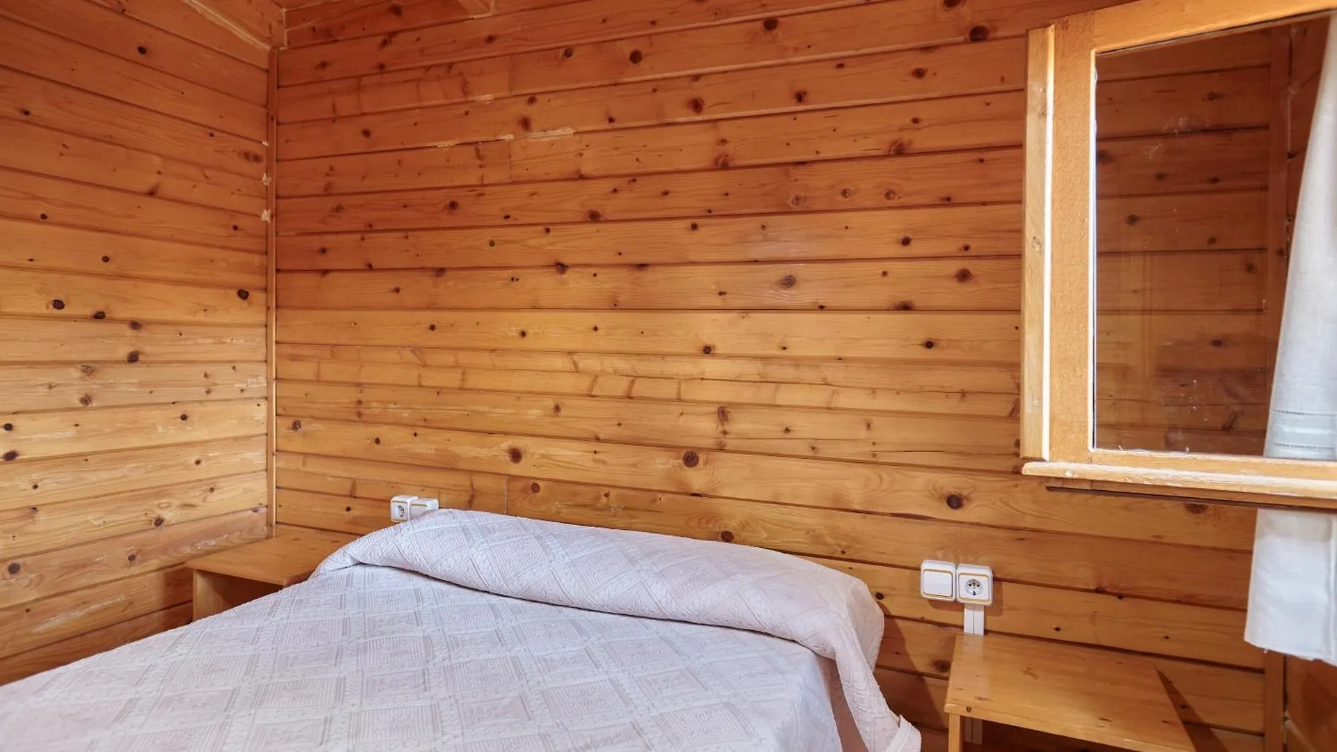Camping Montillana Con Bungalows Hornos Campsite