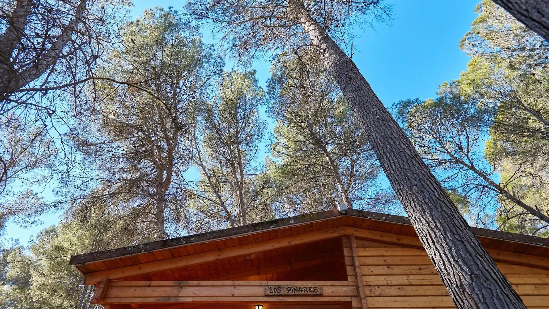 Camping Montillana Con Bungalows Hornos