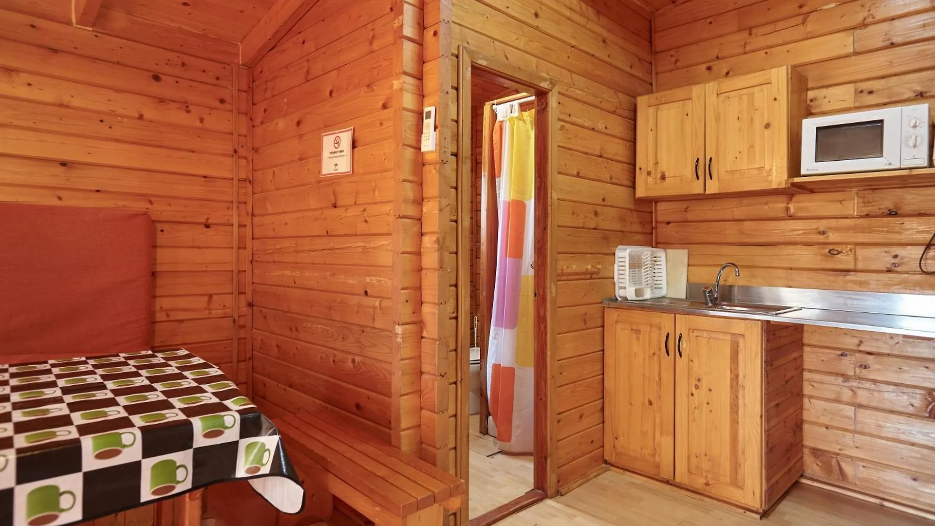 Campsite Camping Montillana Con Bungalows Hornos