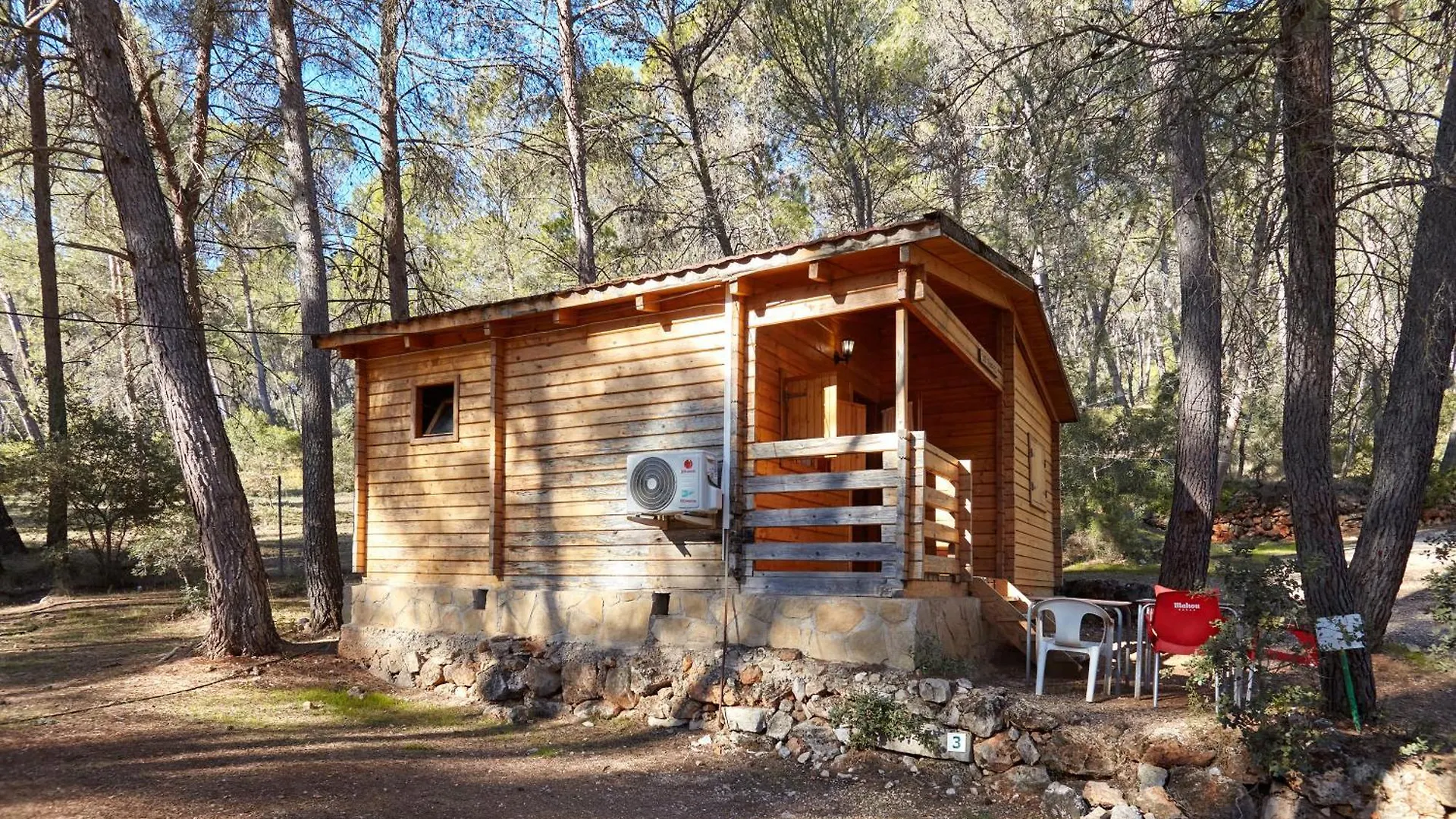 Camping Montillana Con Bungalows Hornos Spain