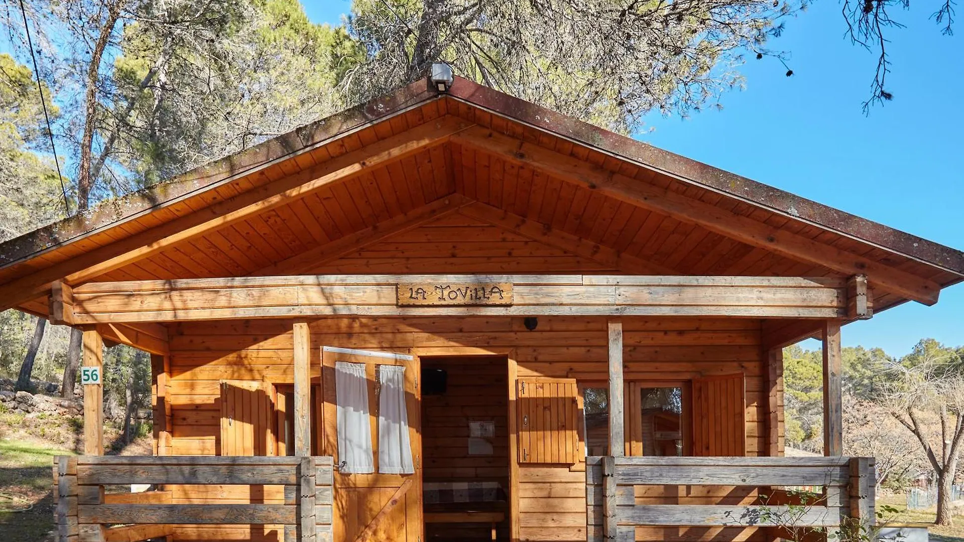Camping Montillana Con Bungalows Hornos