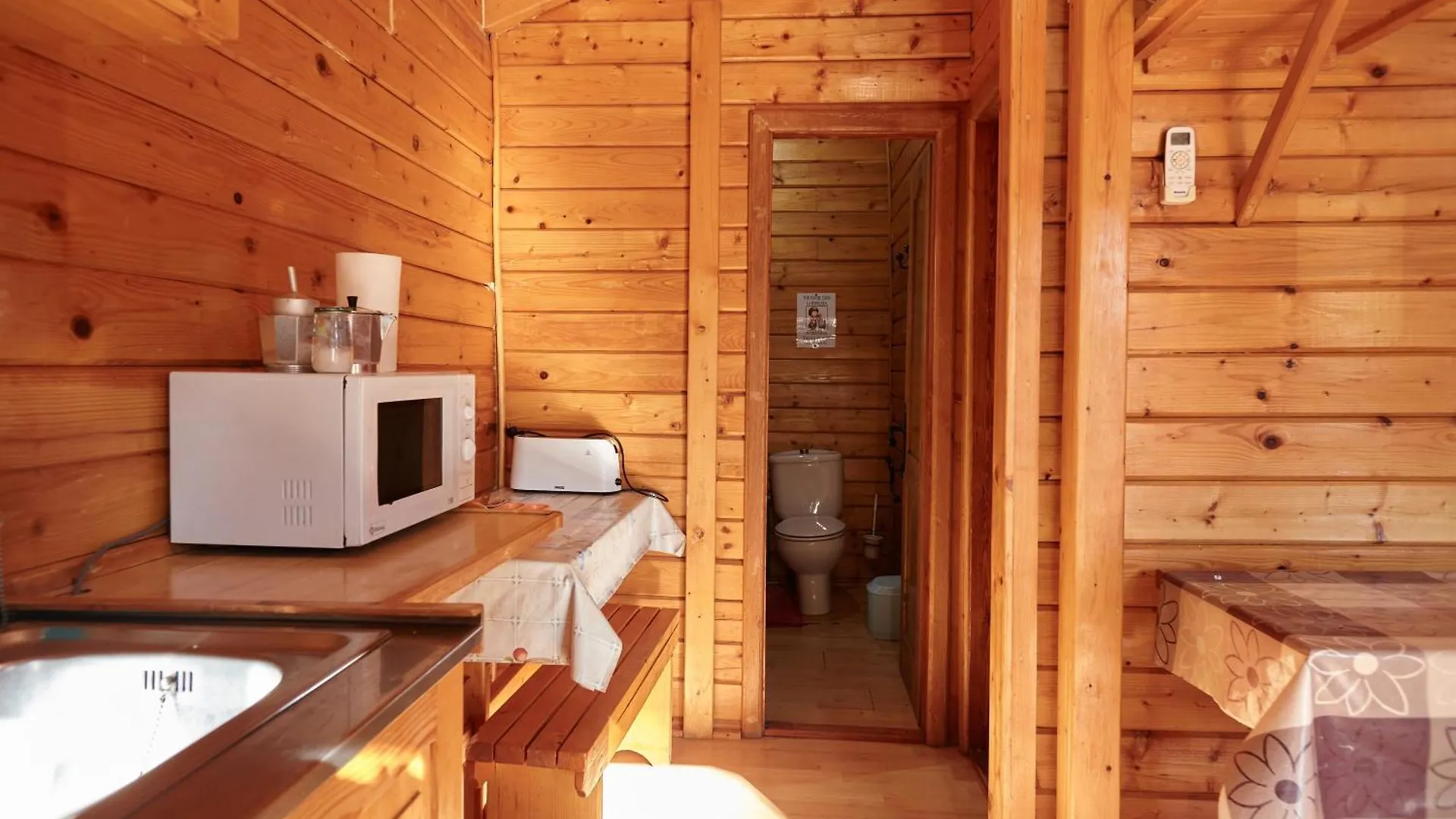 Campsite Camping Montillana Con Bungalows Hornos