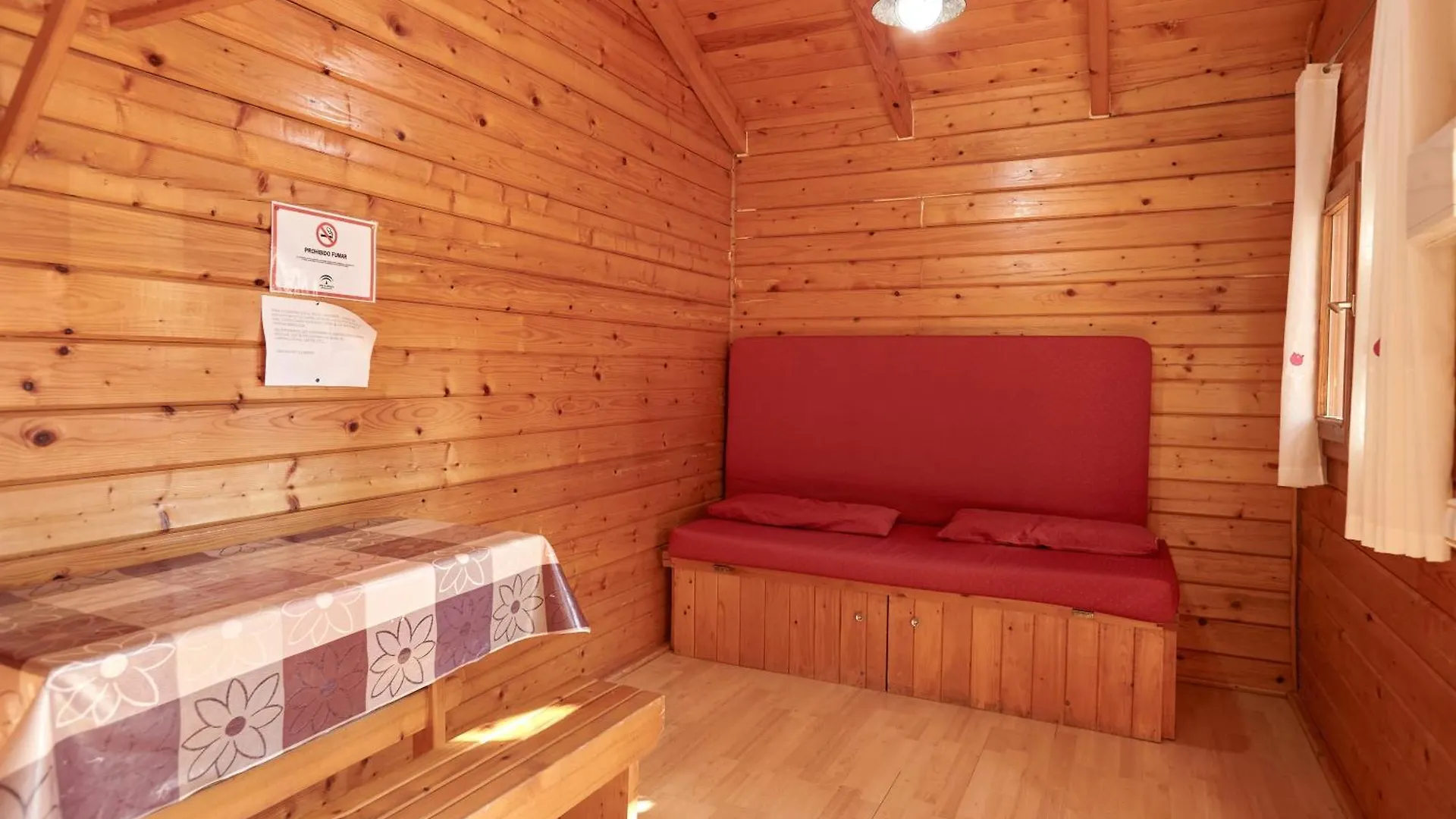Camping Montillana Con Bungalows Hornos