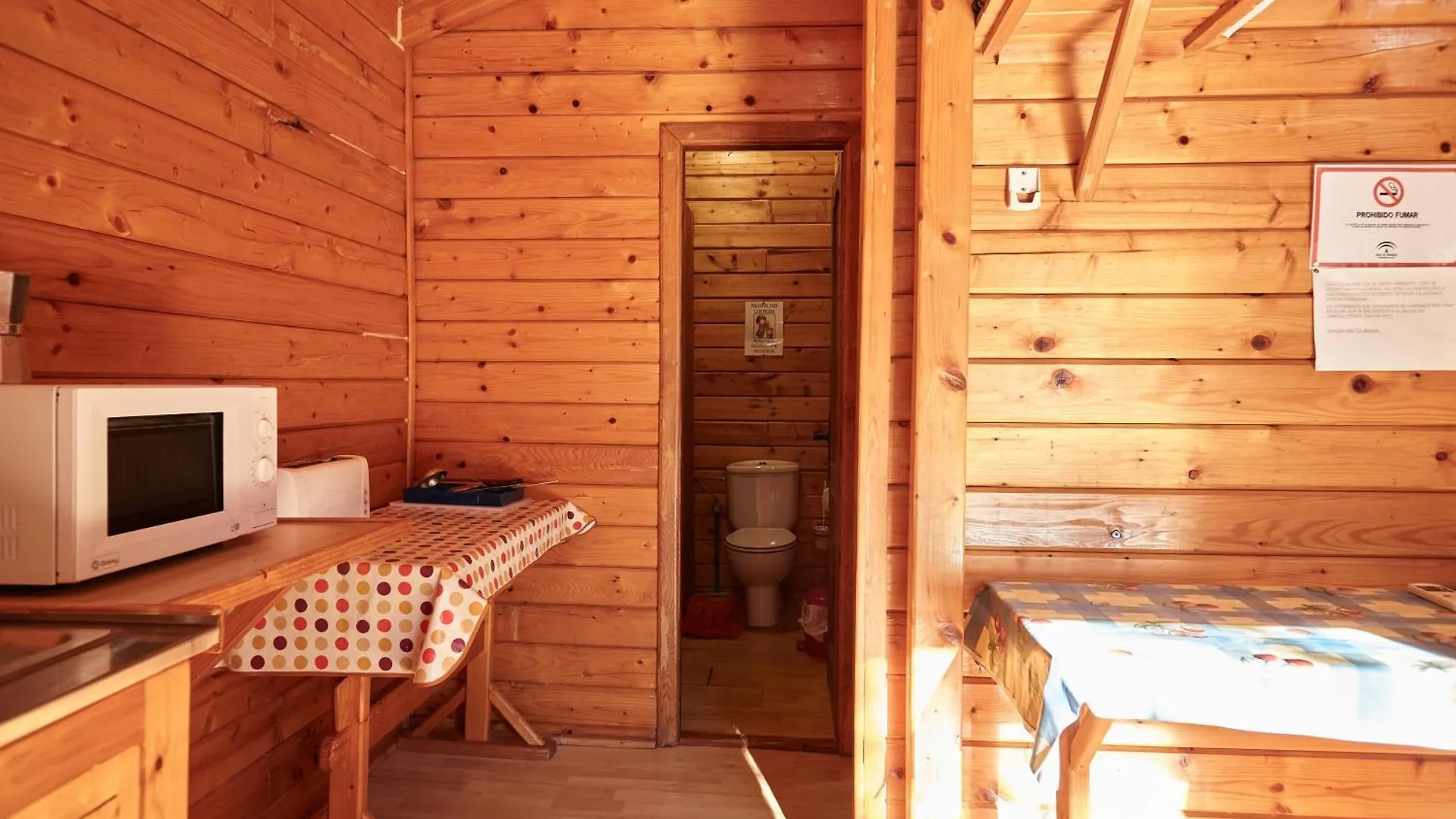 Camping Montillana Con Bungalows Hornos Campsite